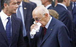 loris_d_ambrosio_funerali_napolitano_2