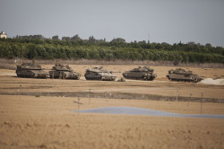 Israeli Tanks Gather on Gaza Border as Air Strikes Intensify