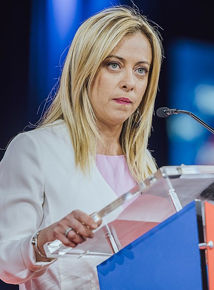 Giorgia Meloni, una gatta sorniona